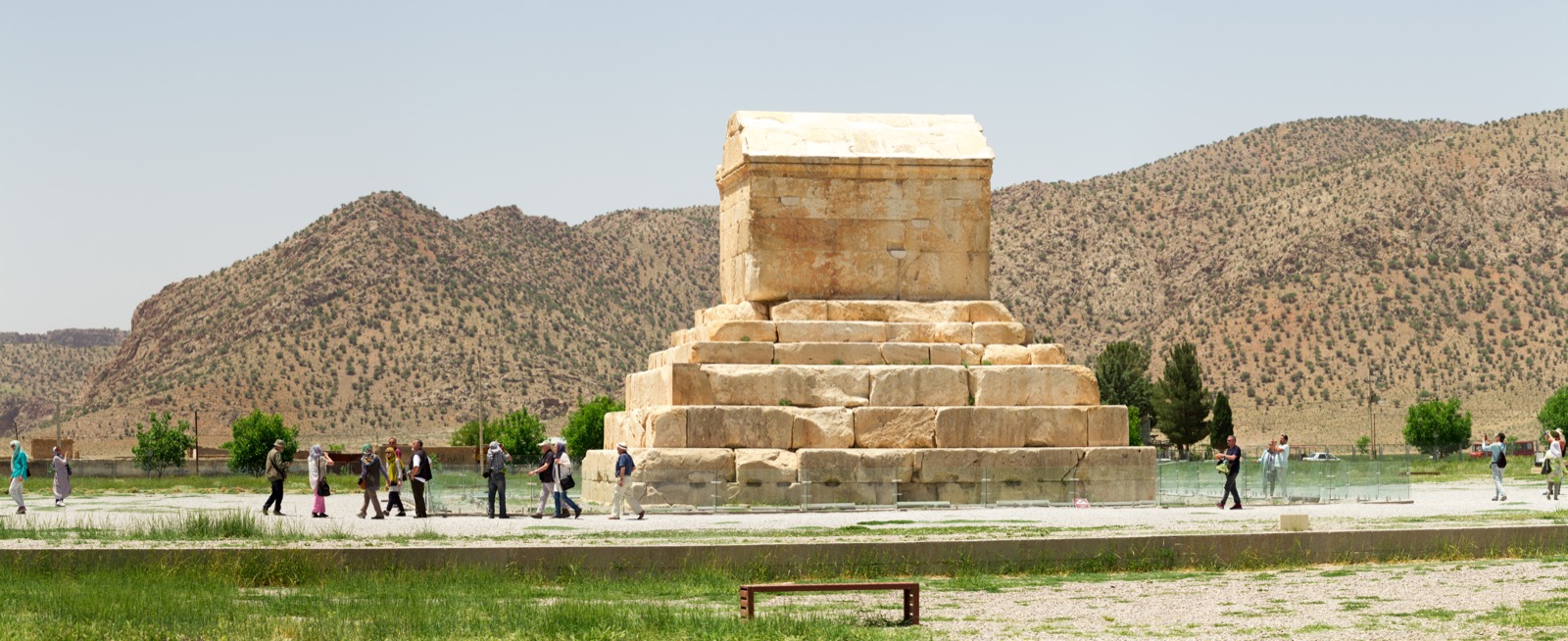 آرامگاه کوروش بزرگ در پاسارگاد